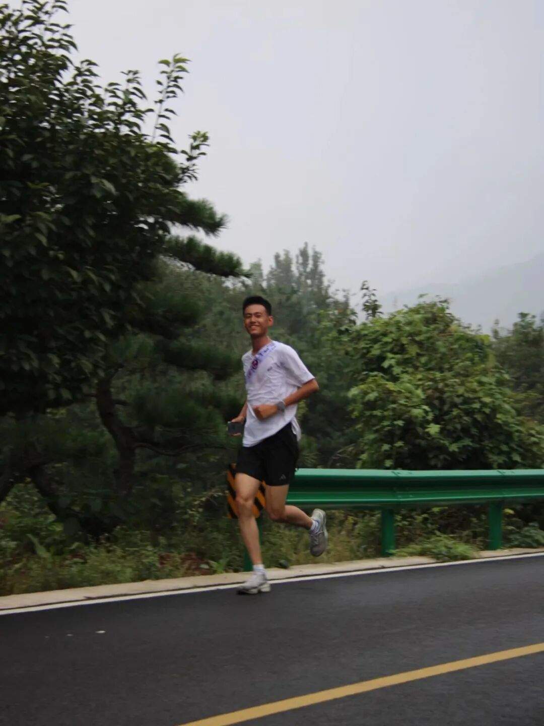 山大附中版强风吹拂!13名少年接力跑完成148.73公里“泰山驿传”