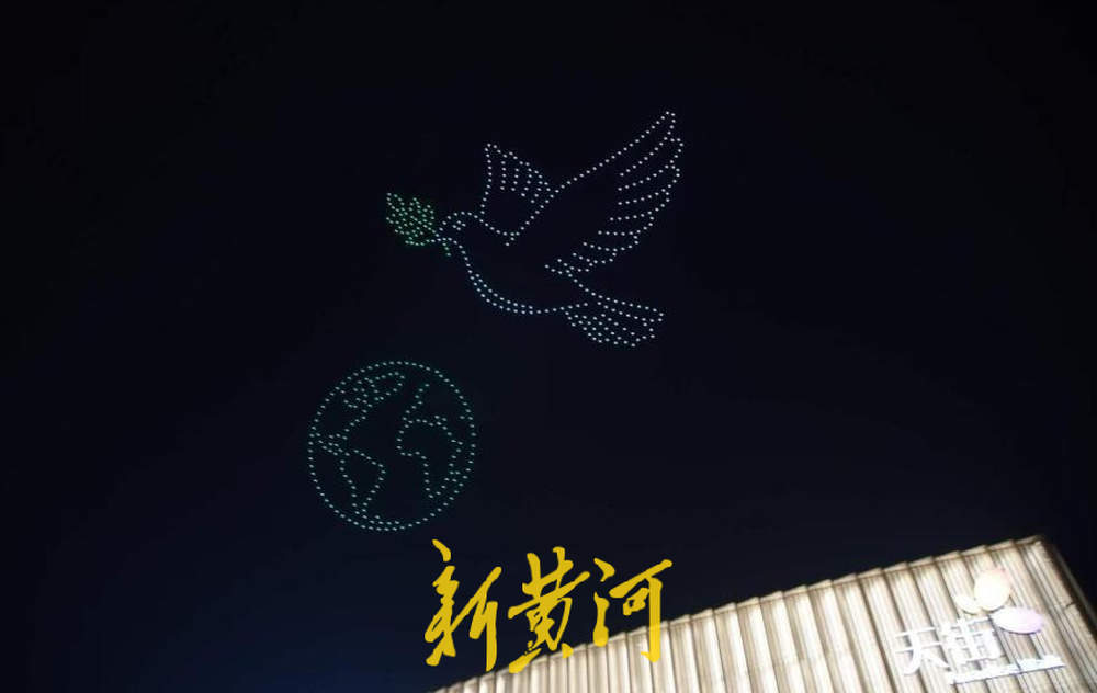 夜空画出“第12人”！济南数百架无人机为“京鲁大战”上演热血应援