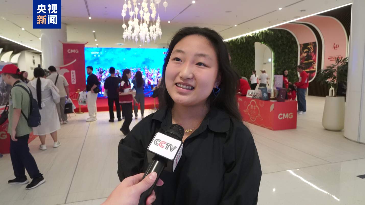 马年春晚闪耀全球最大商场 迪拜沉浸式品味中国“文化年夜饭”