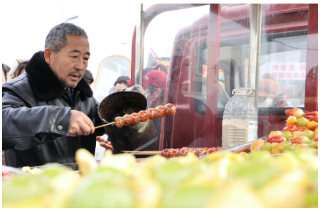 万家灯火丨“让糖葫芦爷爷早点回家”