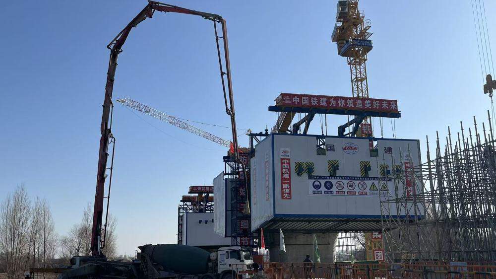 青春正当燃！兰张高铁的“数智脊梁”