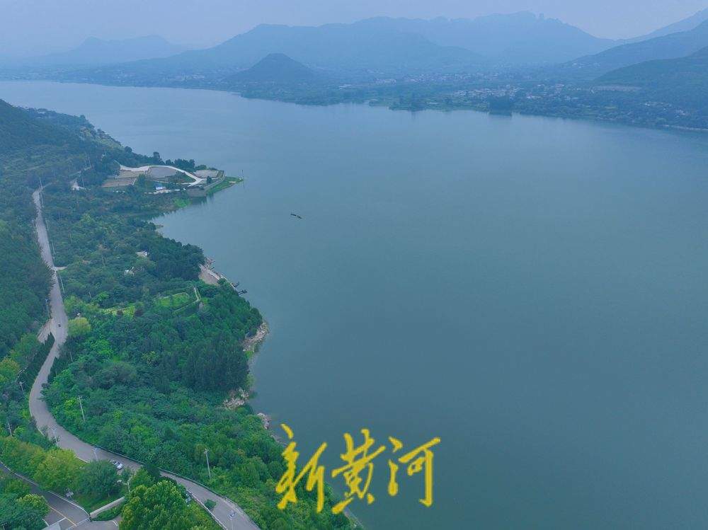 云雾缭绕 济南卧虎山水库宛如“水墨画”