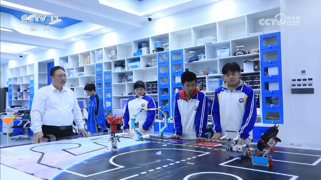 加强中小学科技教育 培育科技创新后备力量