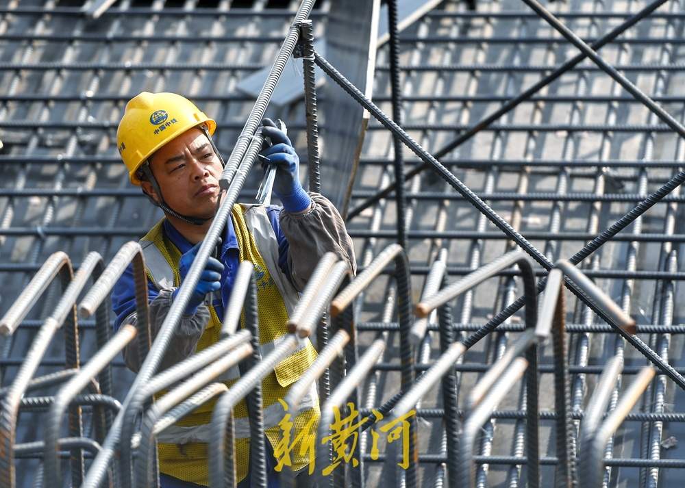 记者直击：济滨高铁建设现场火热 2026年底通车可期