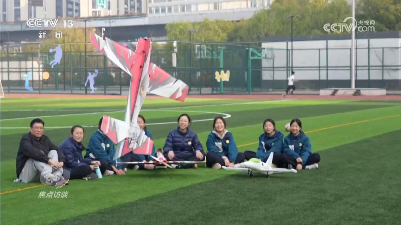 加强中小学科技教育 培育科技创新后备力量