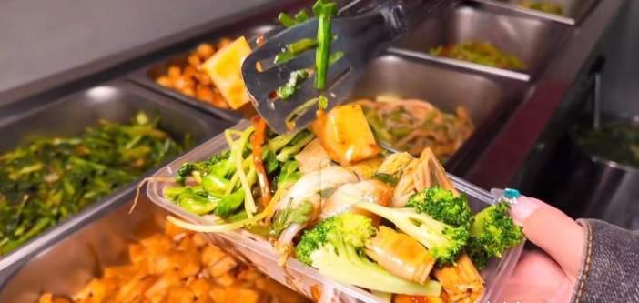 一条差评引发的“网红”之路，济南这家5元自助快餐店火了