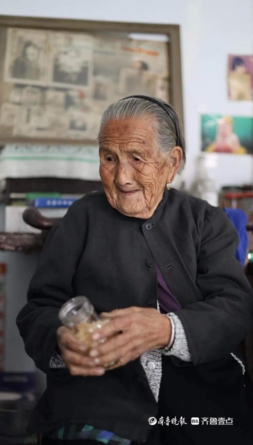 济南“90后”理发师去了100多个山村为老人理发：老人开心，也治愈了我