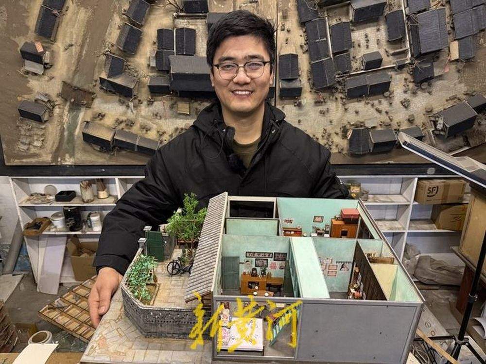 济南手艺人微缩复原《小巷人家》：屋子有200多个零件，最小的仅1厘米