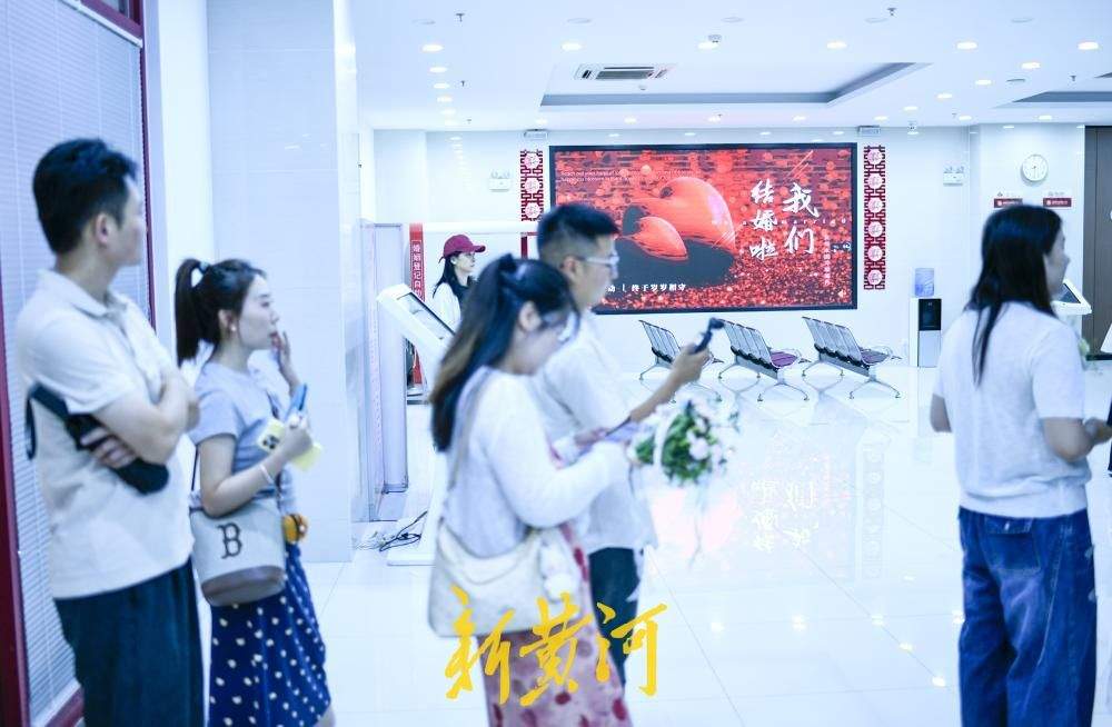 济南七夕节结婚登记迎高峰  婚姻登记处错峰预约告别扎堆排队