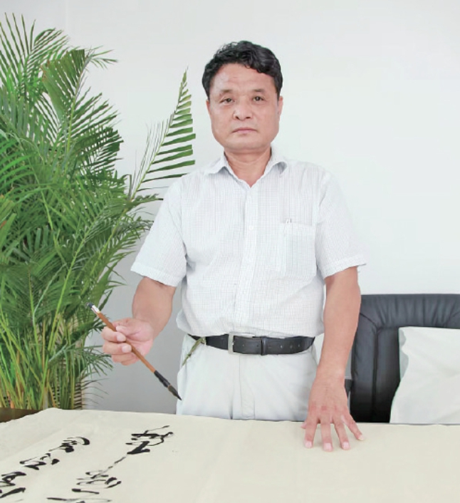 笔耕墨耘书情怀——郝效德勤勉执着的笔墨人生写真