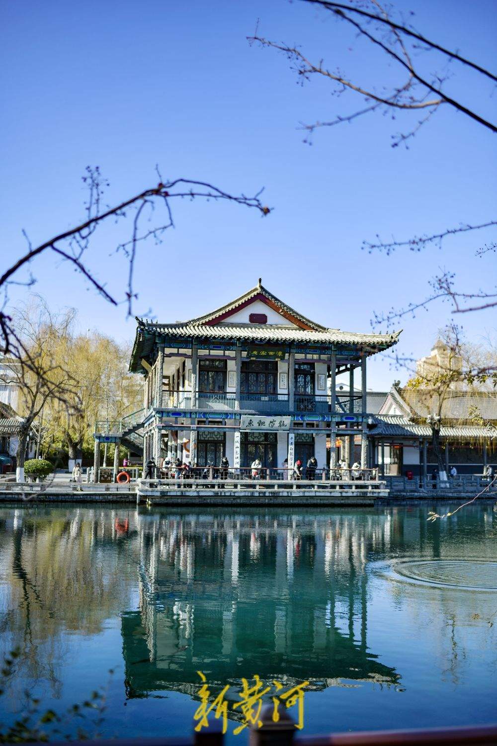 “泉”在济南冬游记｜泉城冬日暖意融融，泉池宛如水墨丹青画 