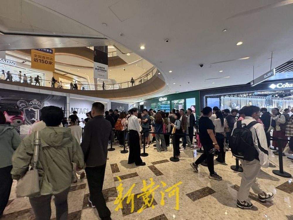 周杰伦济南演唱会火热开唱,奥体外“应援妆”摊位人气旺