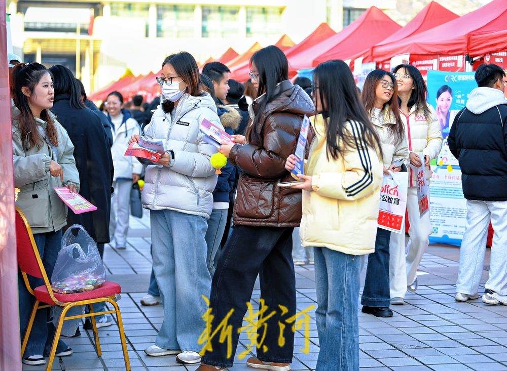 1.1万个岗位进校园，济南这场招聘会吸引6000名应届生前来应聘