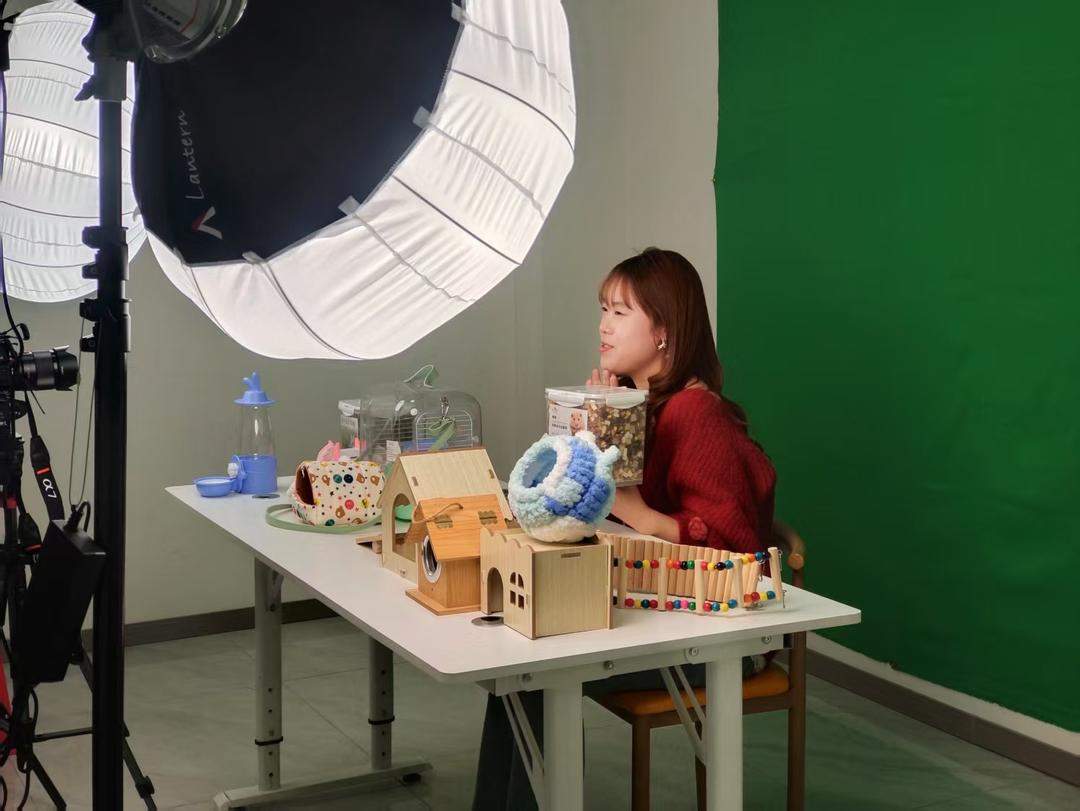 网络主播、文创产品策划运营师、健康照护师……新职业扩展消费新空间