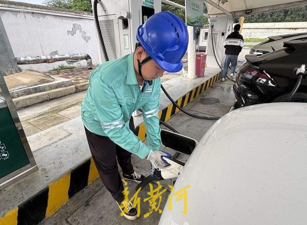 直击济南车流量最大高速服务区 未出现排队现象