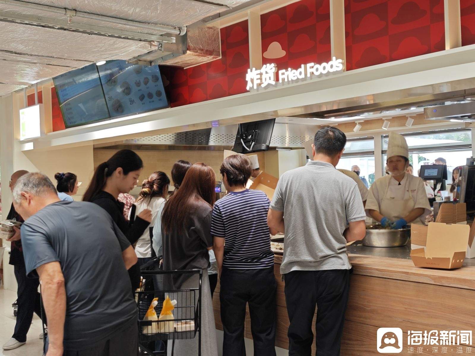 薛记炒货跨界开超市？记者实探：牛肉烧饼9.9元、汉堡排队一小时