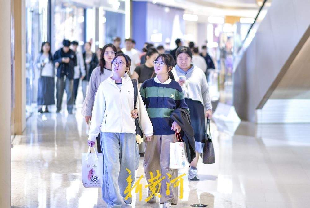 商圈涌动假日烟火，济南万象城多元场景点燃消费热情