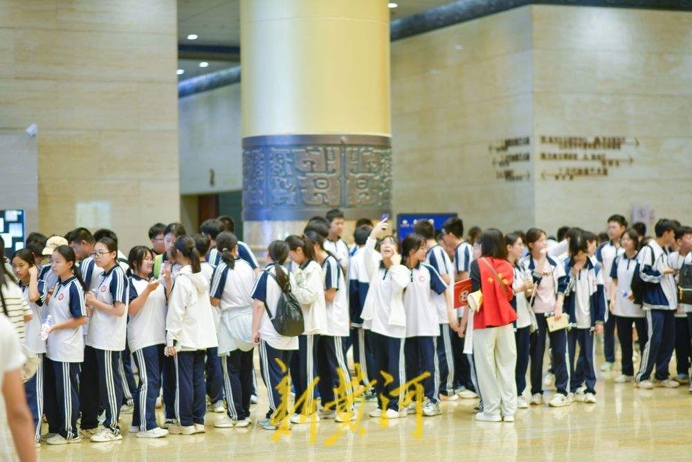 暑期文化场馆研学游火热 学生组团开启文化游 