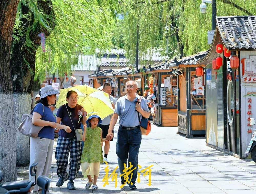 气温攀升凉意藏街巷 曲水亭街泉水游持续升温