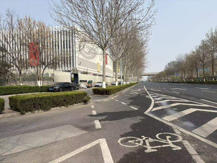 实探济南“五路交叉”路口:告别昔日乱象,路口通行效率提升12.7%