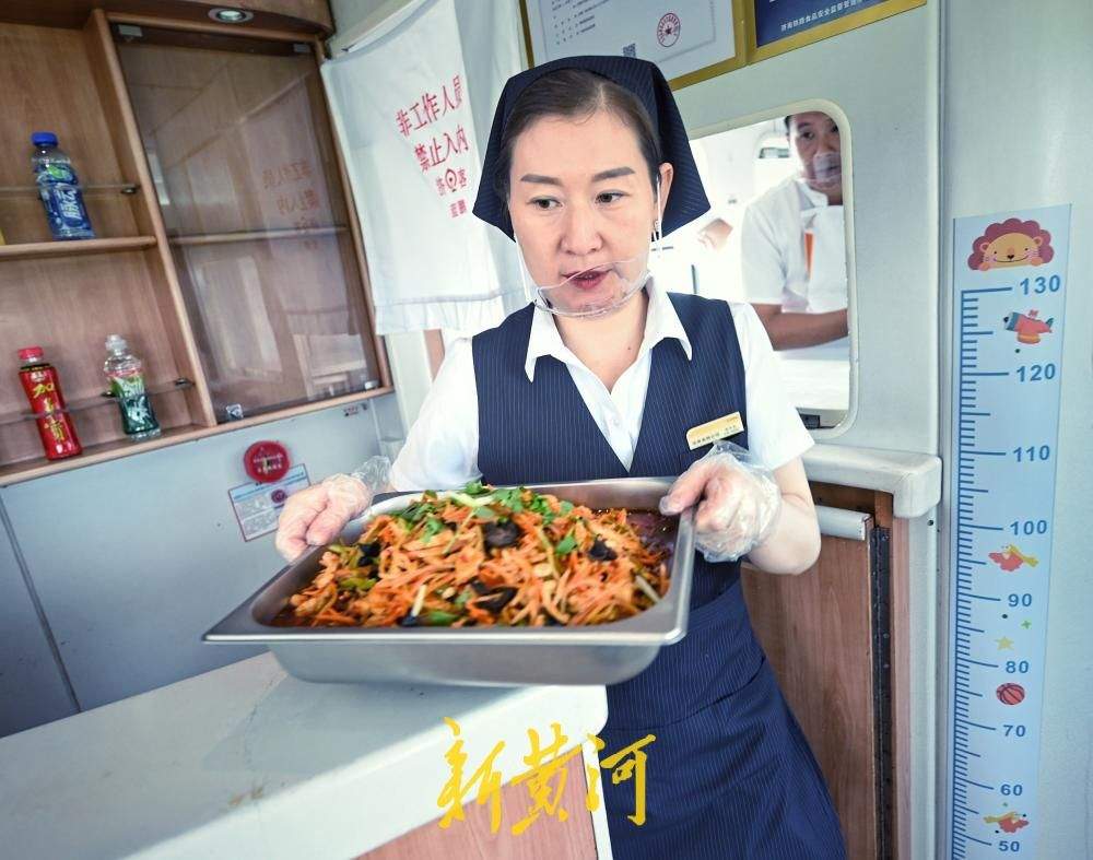 美味自助随行 旅途暖心升级！K1284/1次列车餐车开启自助用餐新模式