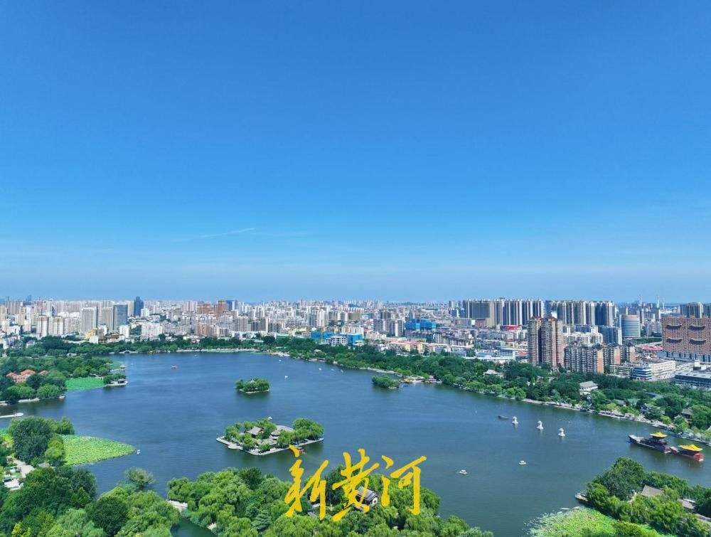 高温遇“泉城蓝”！大明湖水天一色绘就泉城盛夏美景