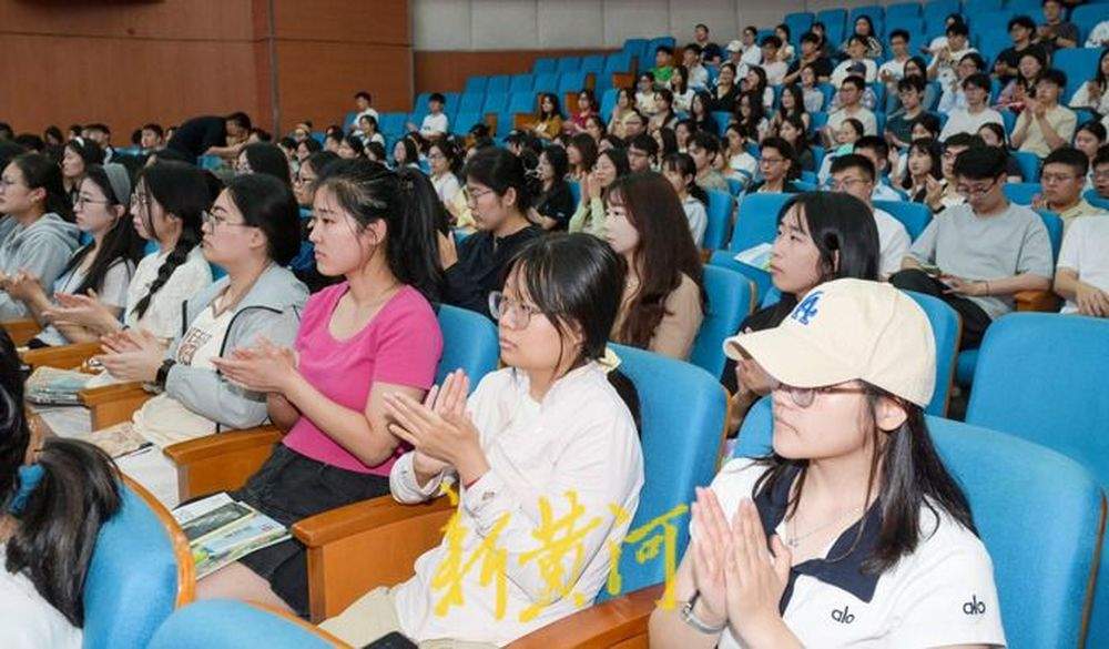“海右人才驻济高校行”走进山东财经大学