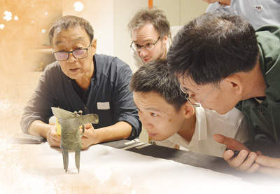 两代人接力编纂，十余载苦心追寻 为海外流散青铜器建档（文化中国行·人文观察）