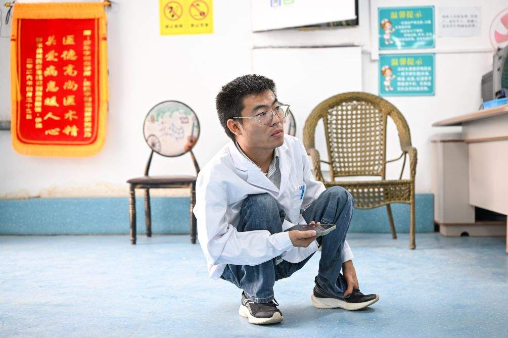 扎根，两位援疆医生的共同选择