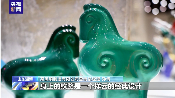 年货市场“马”上热 琉璃马、朱砂文创热销