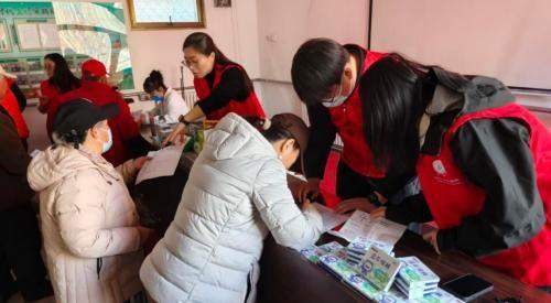 直击民心痛点！扬子江药业公益行动为村民筑牢健康防线