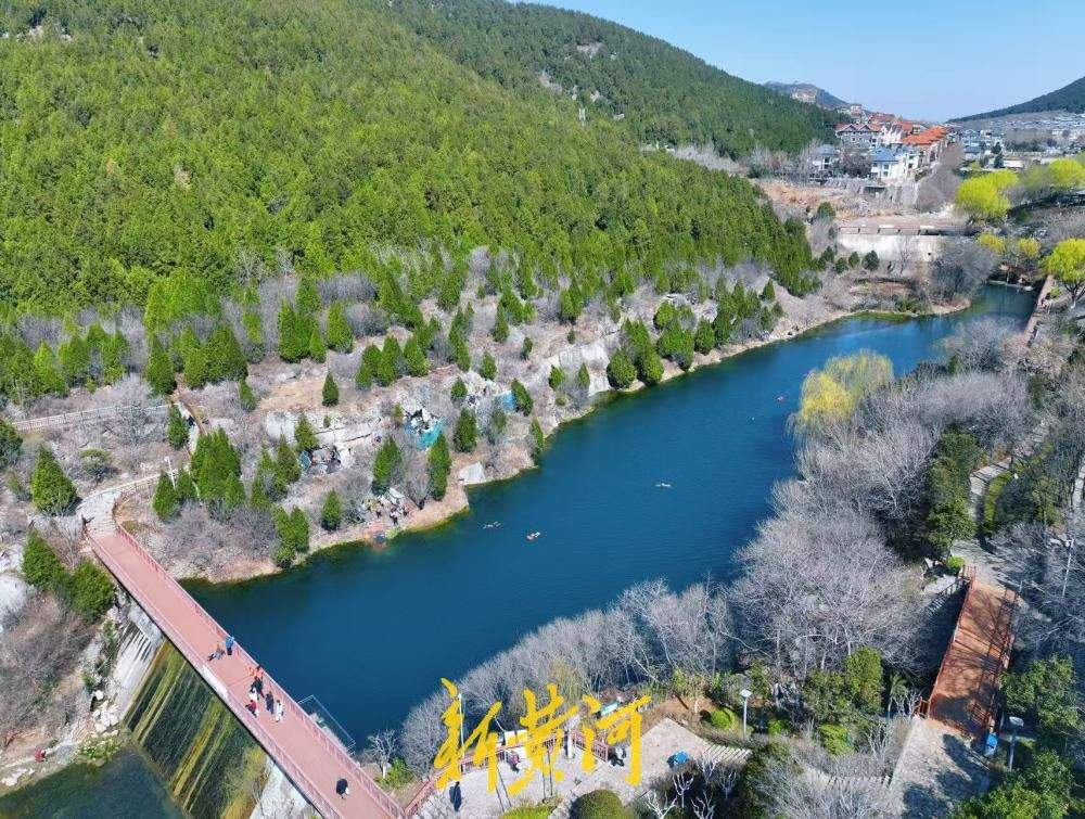 春日历阳湖宛若流动的翡翠带 成为济南市民踏春好去处