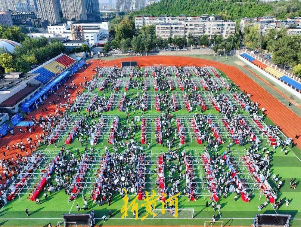 秋招揽才正当时 驻济高校双选会现场火热