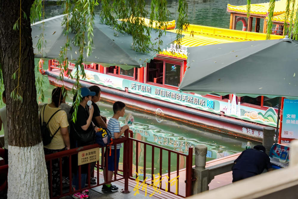 首批花船下水,一起“巡”觅泉城浪漫