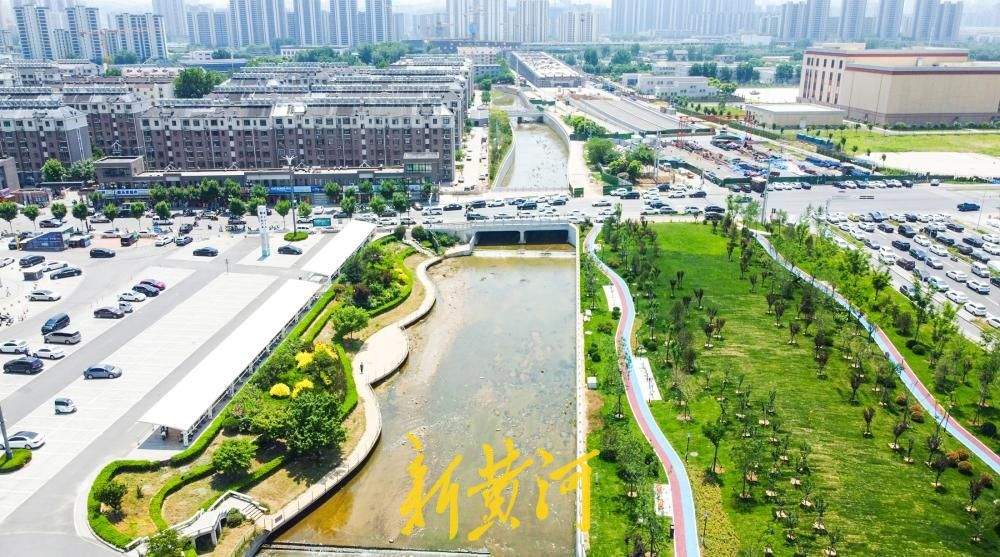 济南工业北路旁小汉峪沟改造 闲置地变身滨水草坪公园