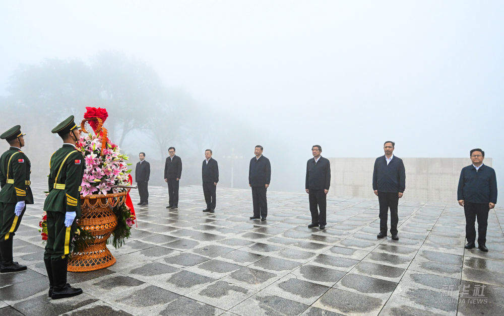 新华图讯｜习近平在山西阳泉市向抗战烈士敬献花篮并参观百团大战纪念馆