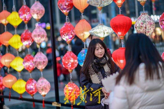 趵突泉花灯会大年初一亮相，护城河游船开设赏灯专线