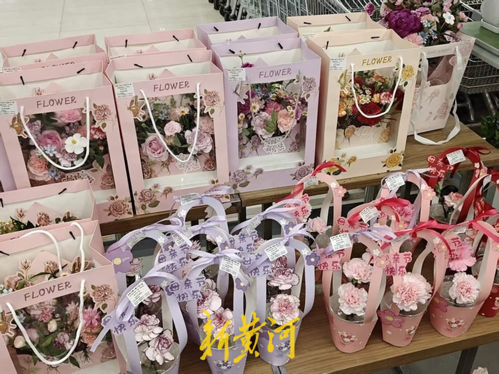 母亲节当天，济南鲜花、蛋糕、首饰等店铺迎“爆单”