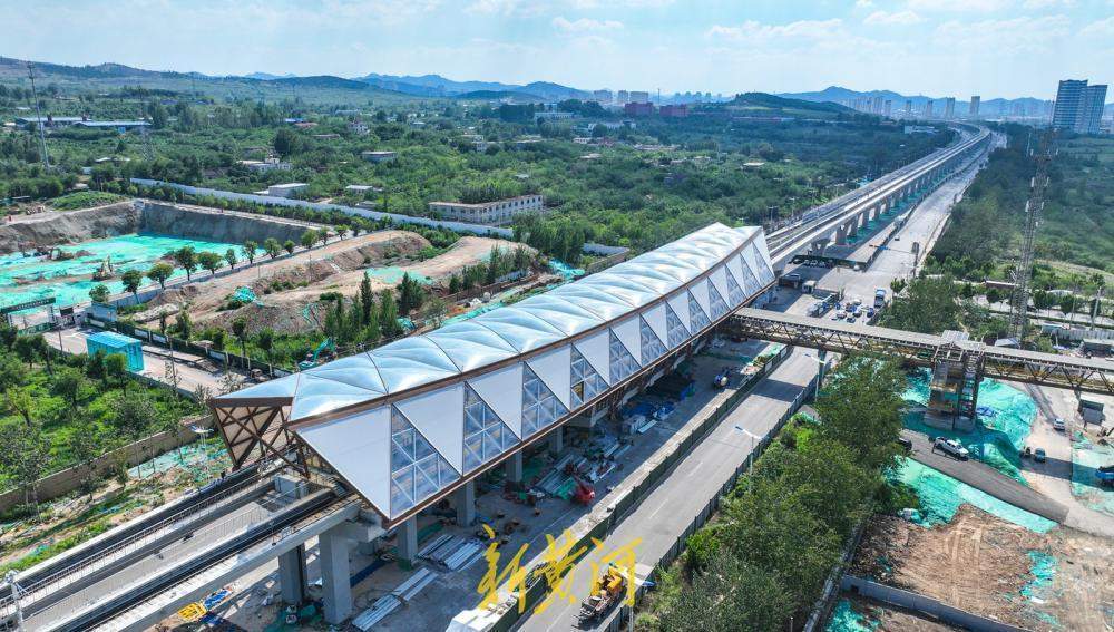 地铁8号线高架车站上新装