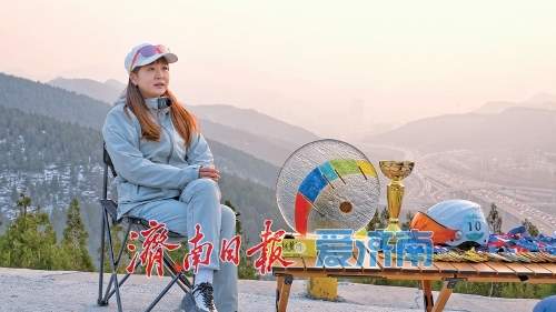 3年斩获24个滑翔伞冠军！她用实力回击外界质疑