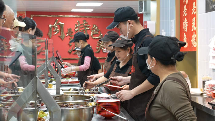 从地摊做到地标 济南这家把子肉店日接待两三千人