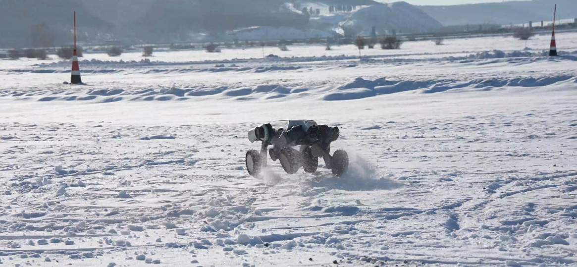 突破低温运行极限：山猫M20轮足机器人完成呼伦贝尔-30℃环境测试
