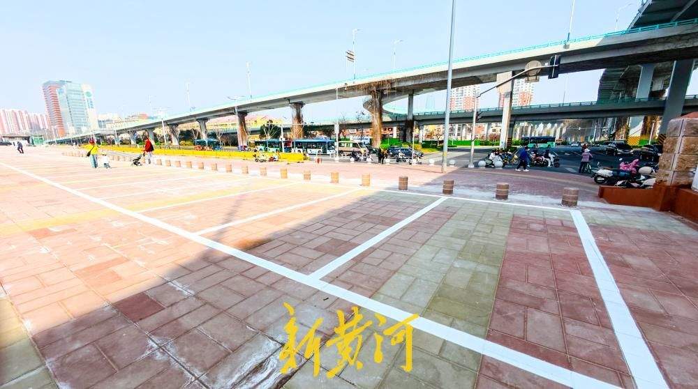 山东省体育中心北广场新增200余停车位，将缓解周边停车难题