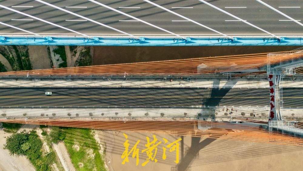 济南黄河大桥老桥中间车道换新装恢复通行