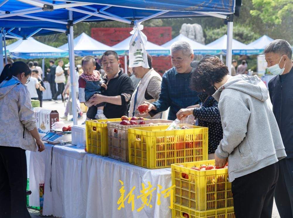 多款产品脱销 农广优品进社区活动（百花公园站）受热捧