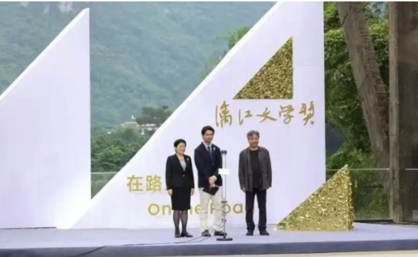 “越过山丘,却发现无人等候……”这段获奖感言,刷屏了!