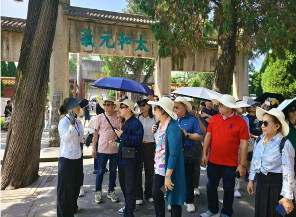 赏山海、访圣地、品美食 老外在山东体验清凉夏日