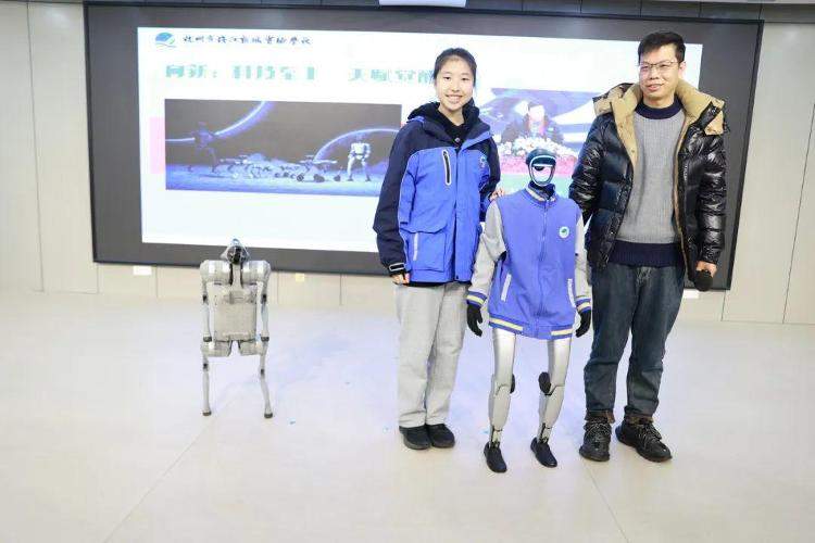 二手市场“人形机器人”日薪过万，有豪车租赁商购十多台机器人转型，订单排到3月底