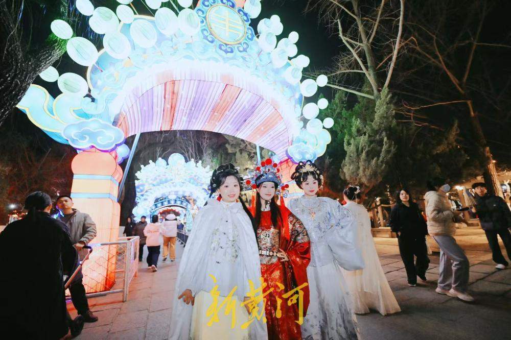 泉在济南过大年丨济南市第45届天下第一泉迎春花灯会试亮灯增年味