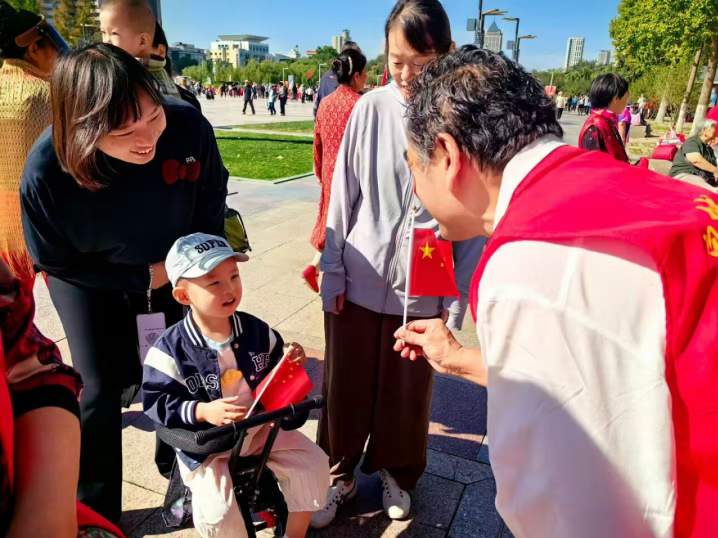国庆假期志愿不打烊 泉城义工暖心献礼祖国华诞